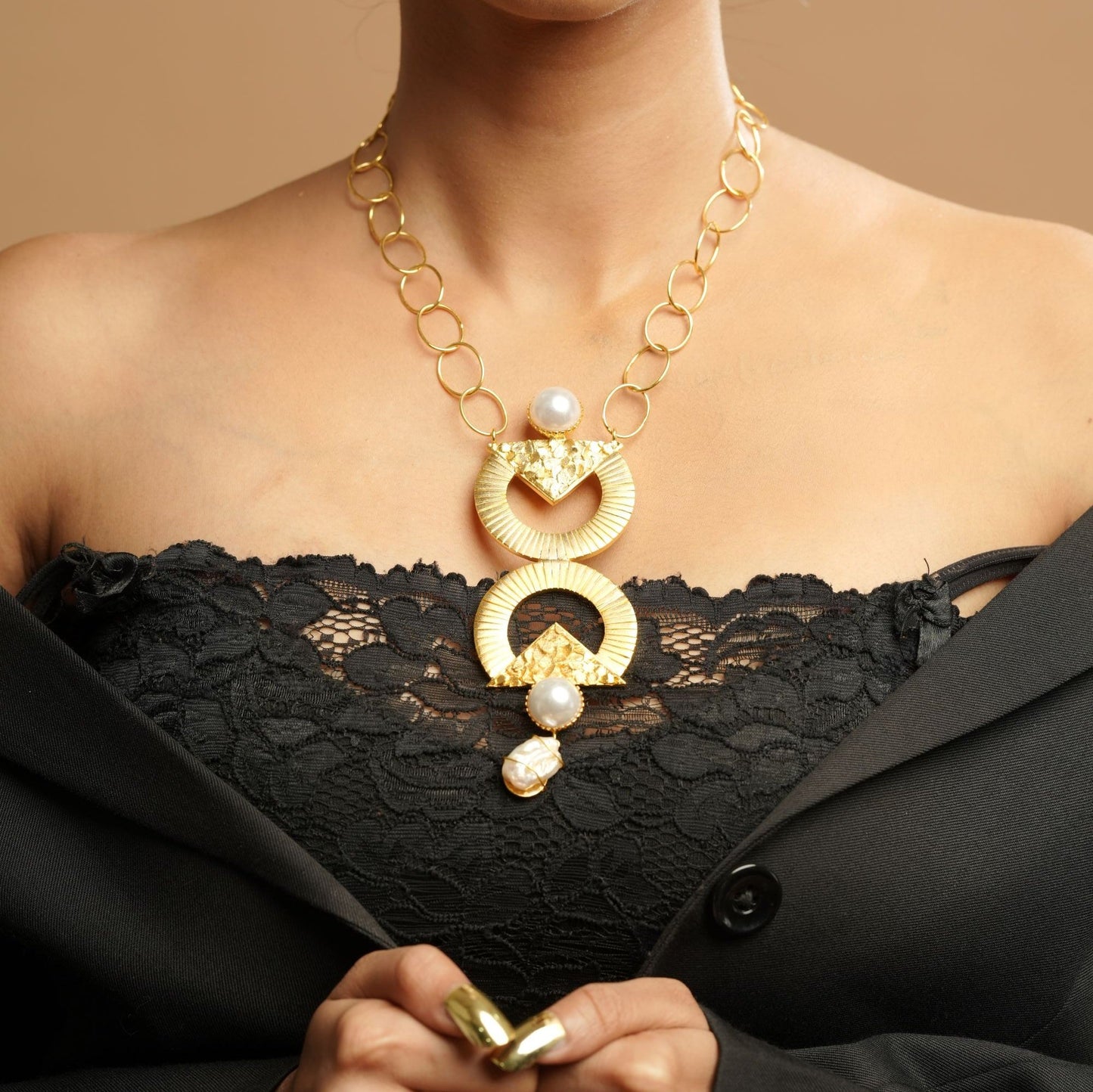 Golden Long Pandent Neckpiece With Pearls