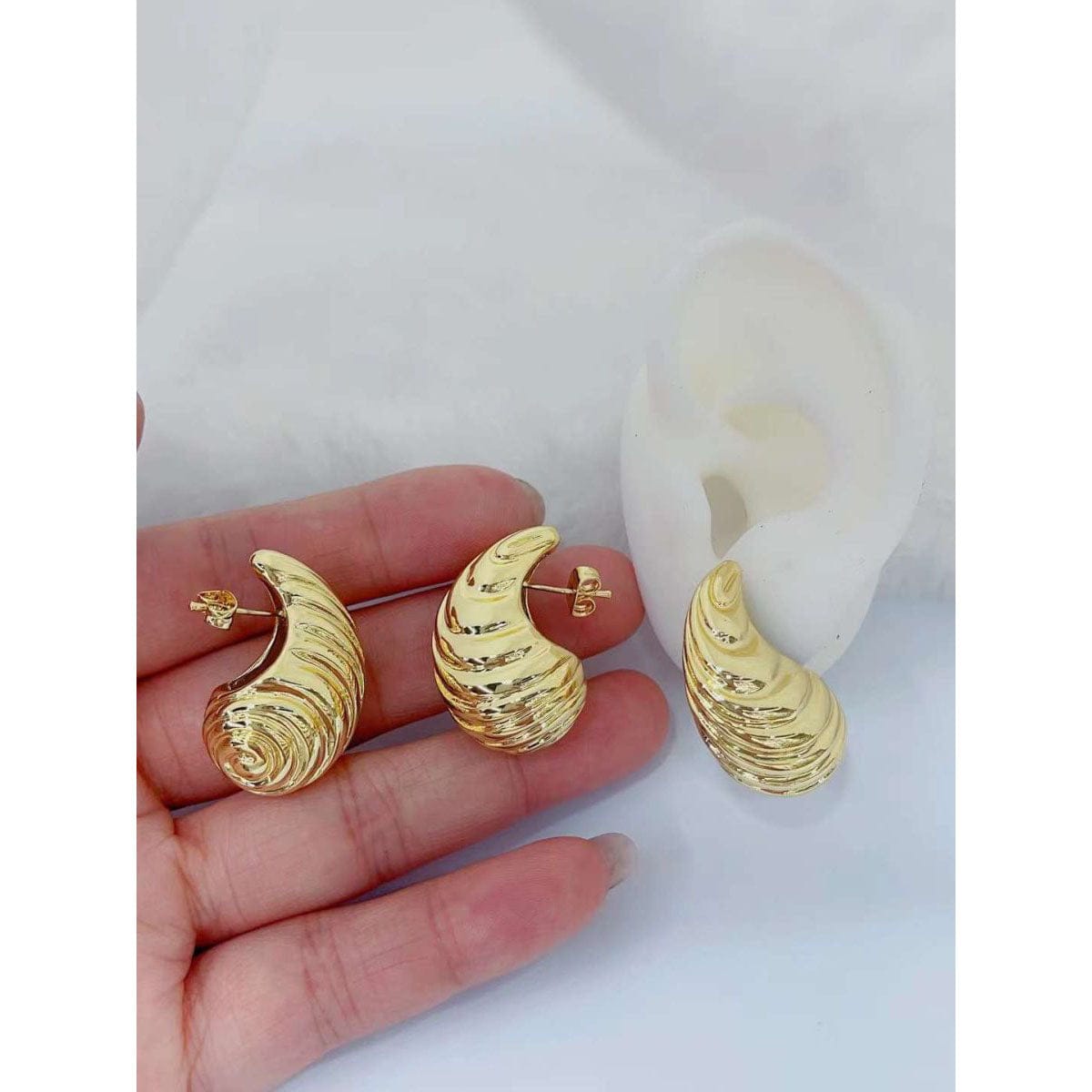 Paisley Mango Snail Stud Earring