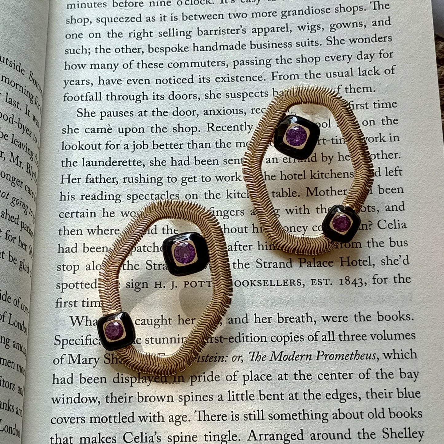 Hexagon shaped wired earring