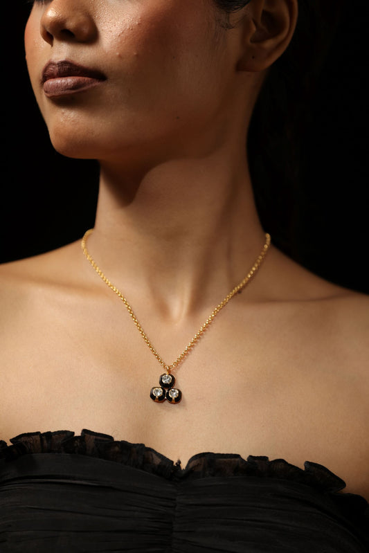 Classic cable design neckpiece with a trio of round purple gemstone