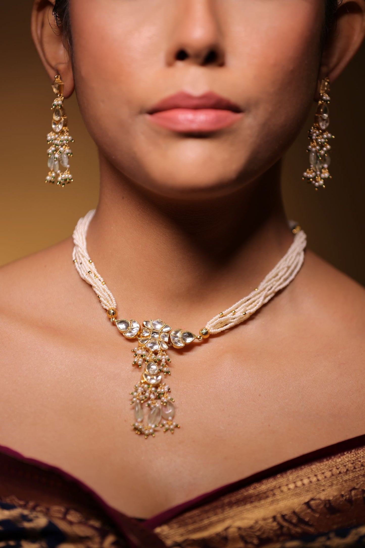 Small Pearl Stone Neckpiece
