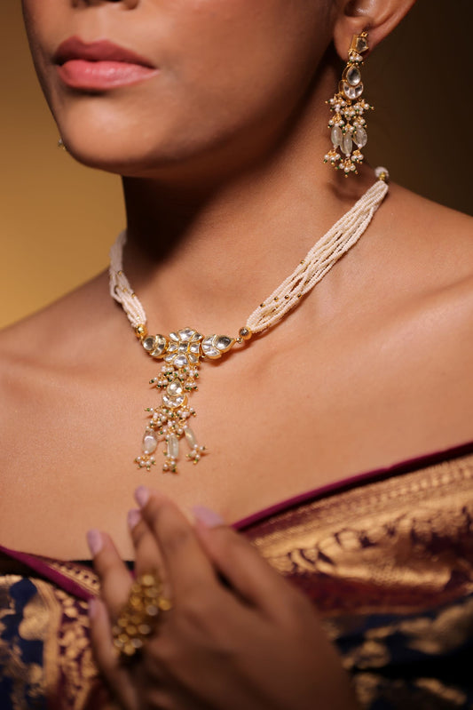 Small Pearl Stone Neckpiece