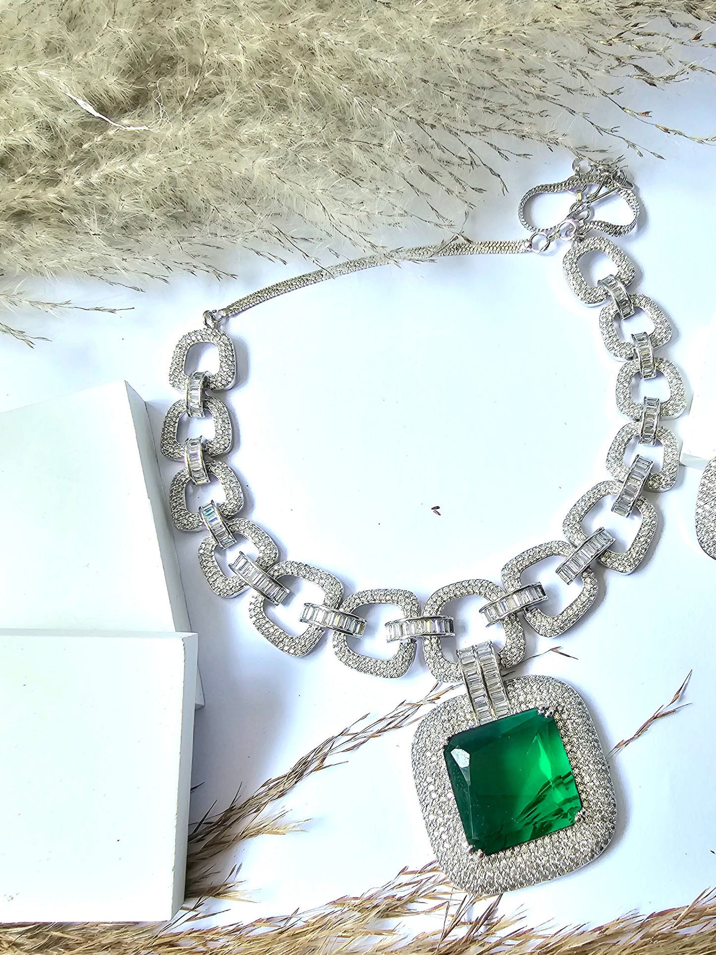 Emerald Stone Statement Neckpiece