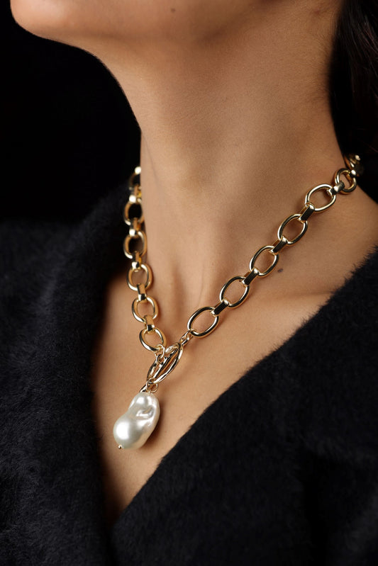 Golden Chain Neckpiece With Pearls