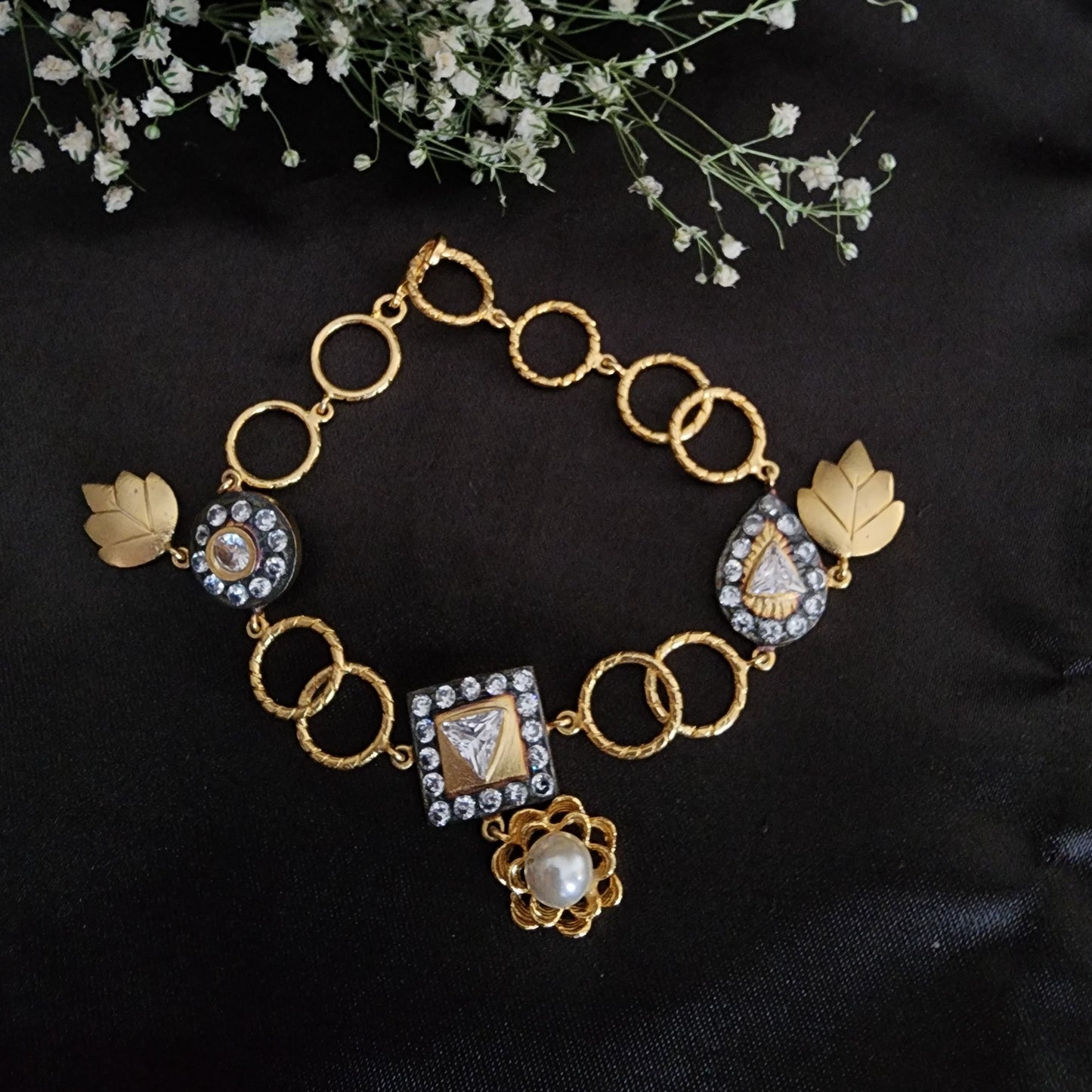 Chain Westen Bracelet With Flower Encraved