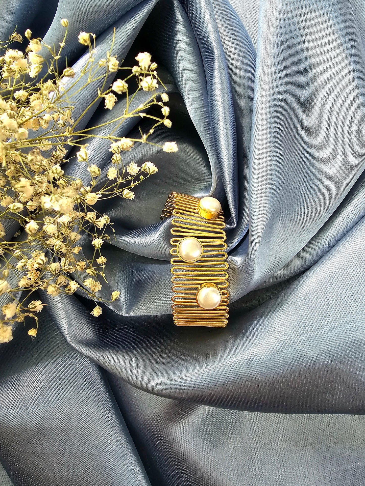 GoldenBracelet With Pearls