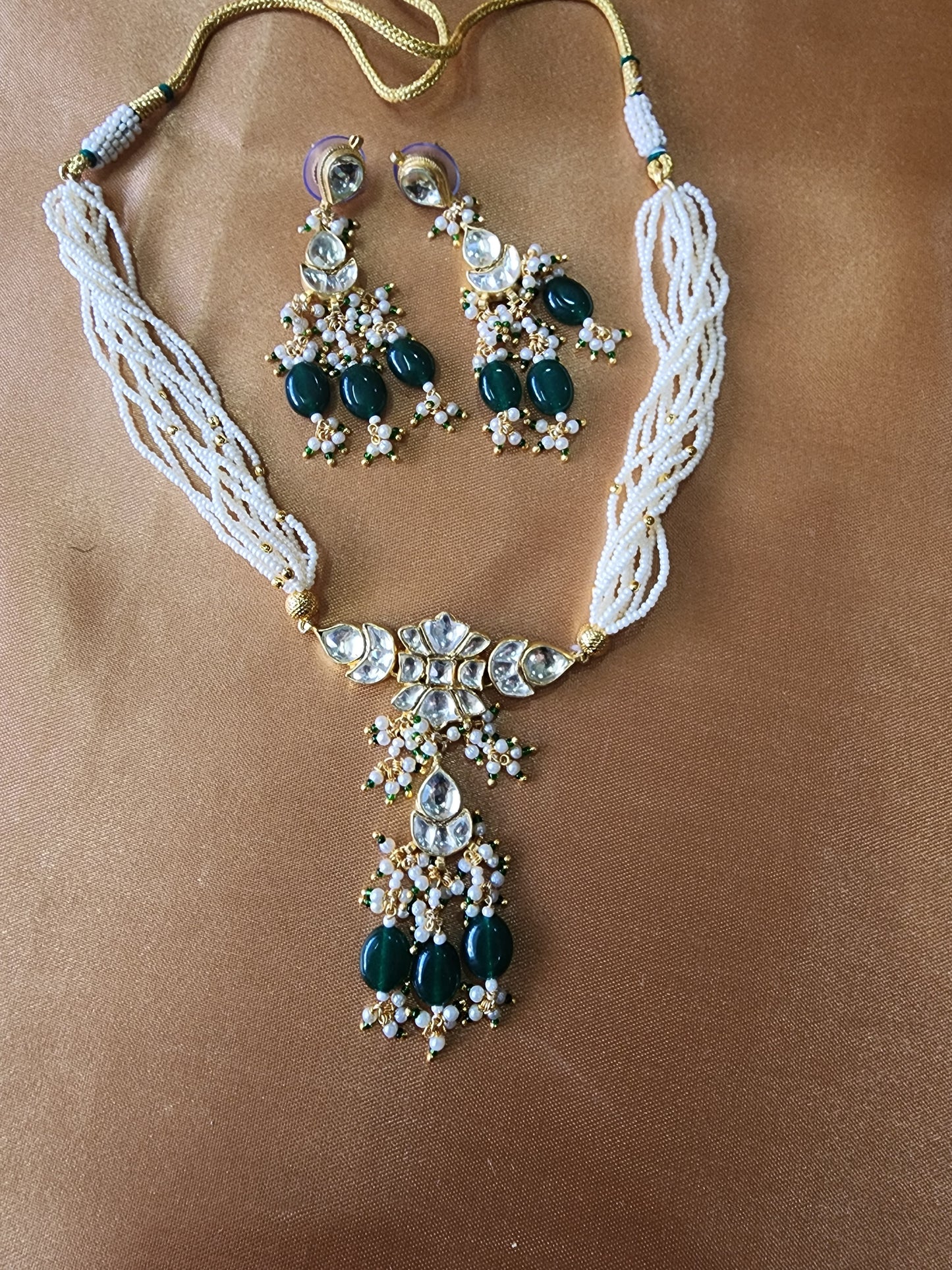 Small Pearl Stone Neckpiece