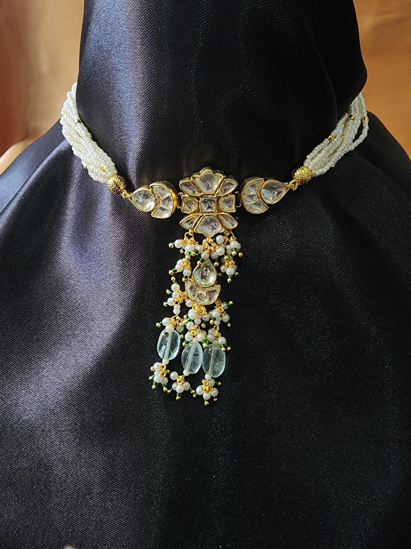 Small Pearl Stone Neckpiece