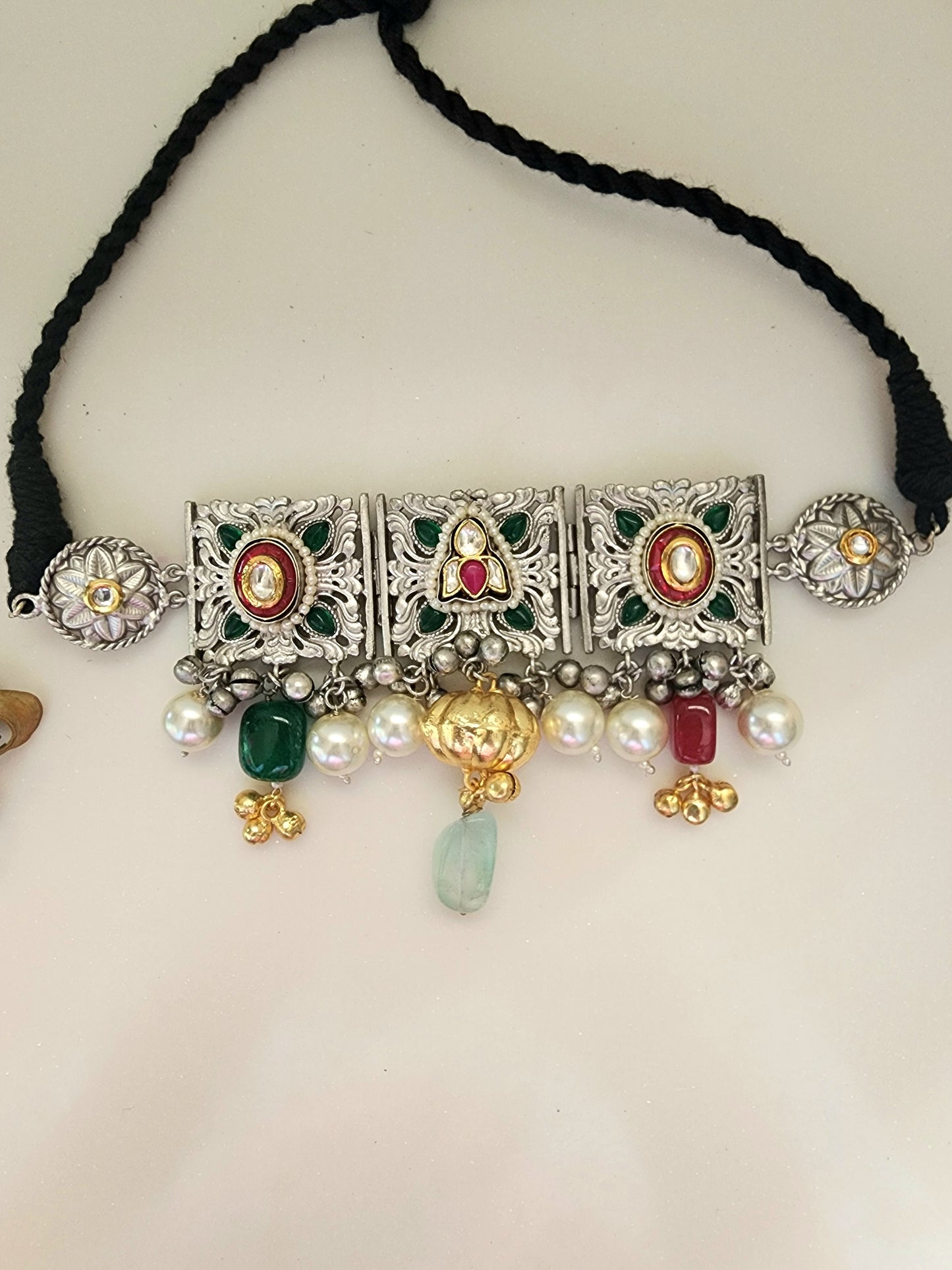 Choker Neckpiece With Pearls