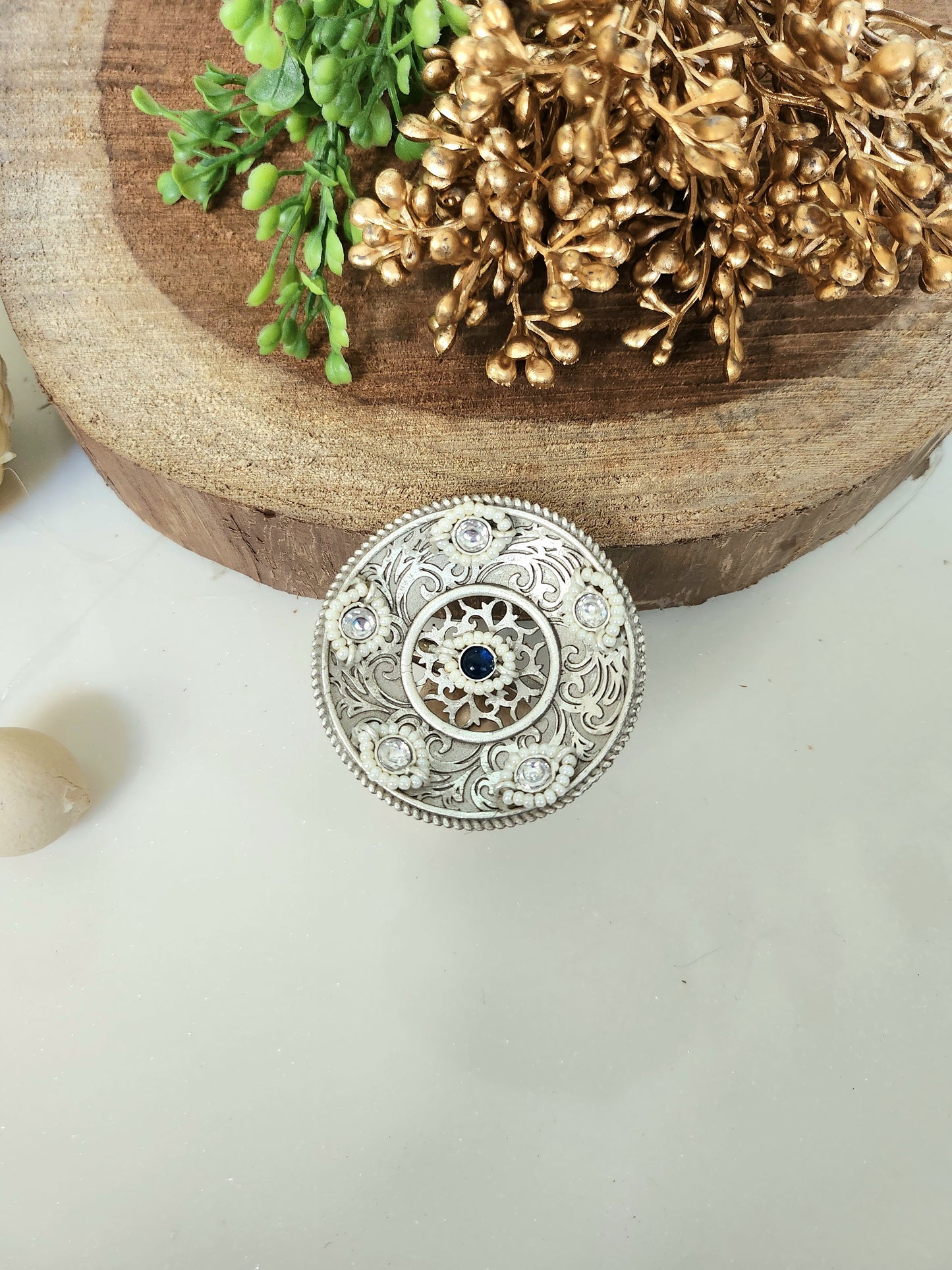 Silver Statement Ring With Kundan