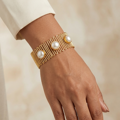 GoldenBracelet With Pearls