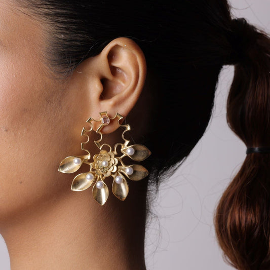 Stud Earring With Leaf