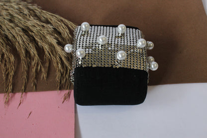 Mesh Chain Bracelet With Pearls