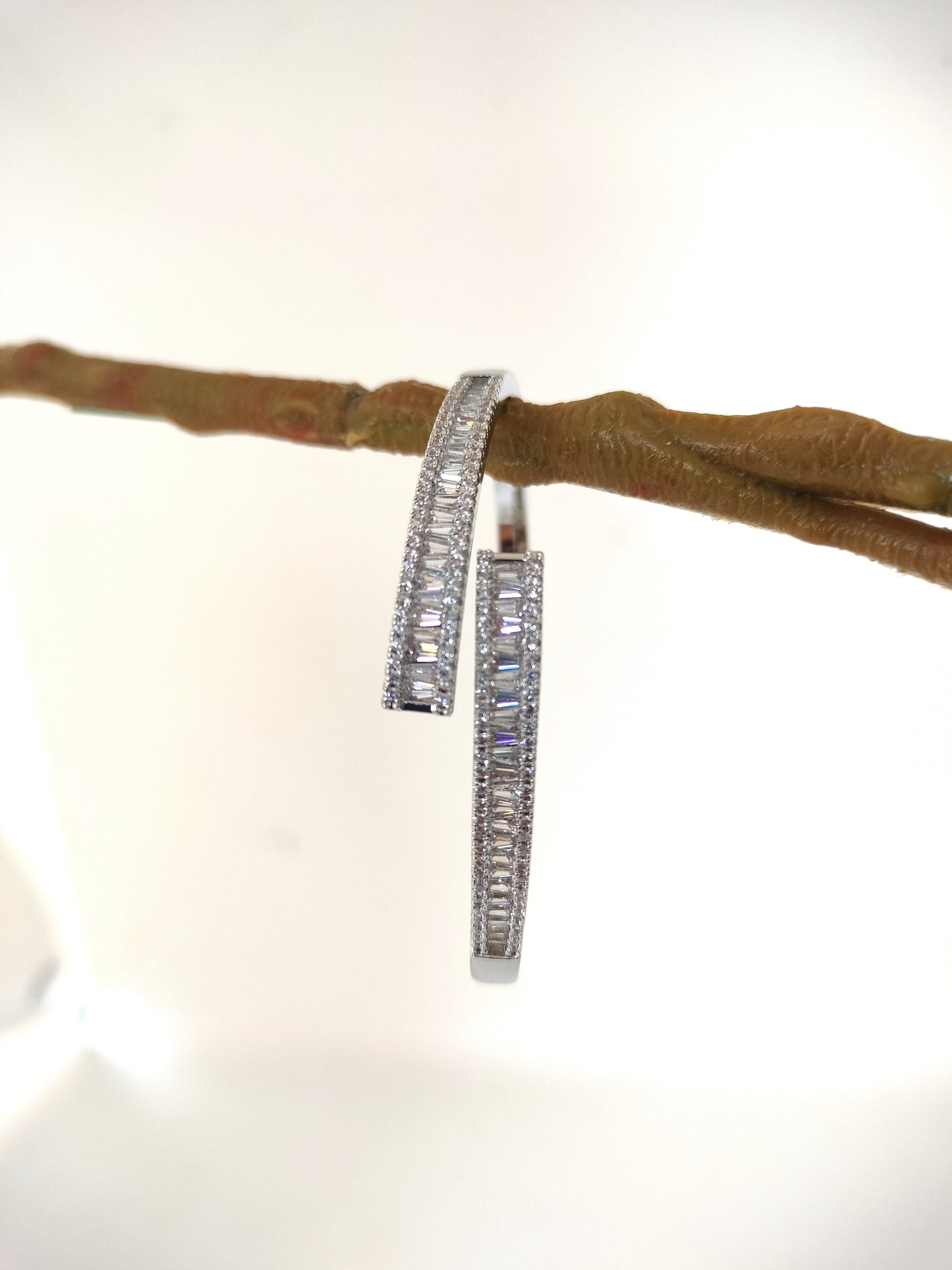 Silver Openable Bracelet With Stone