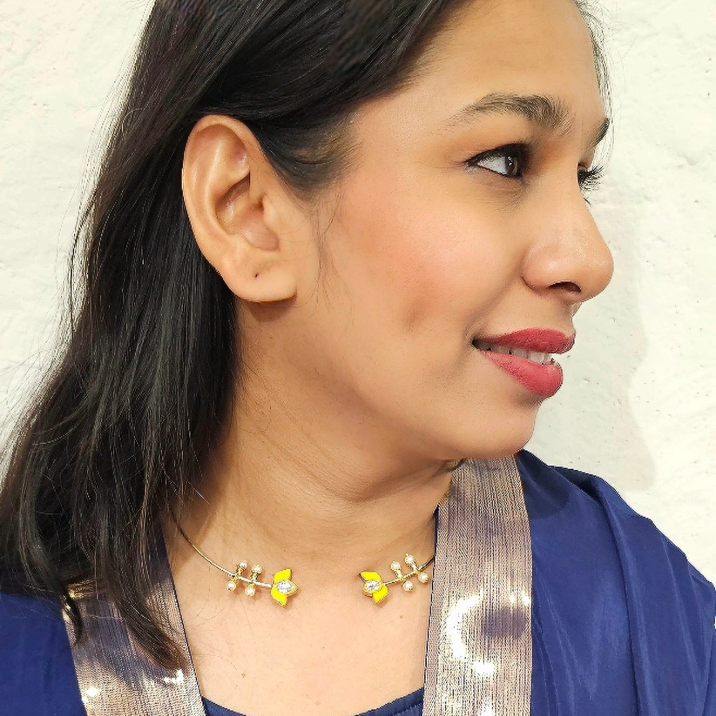 Hasli Neckpiece With flower