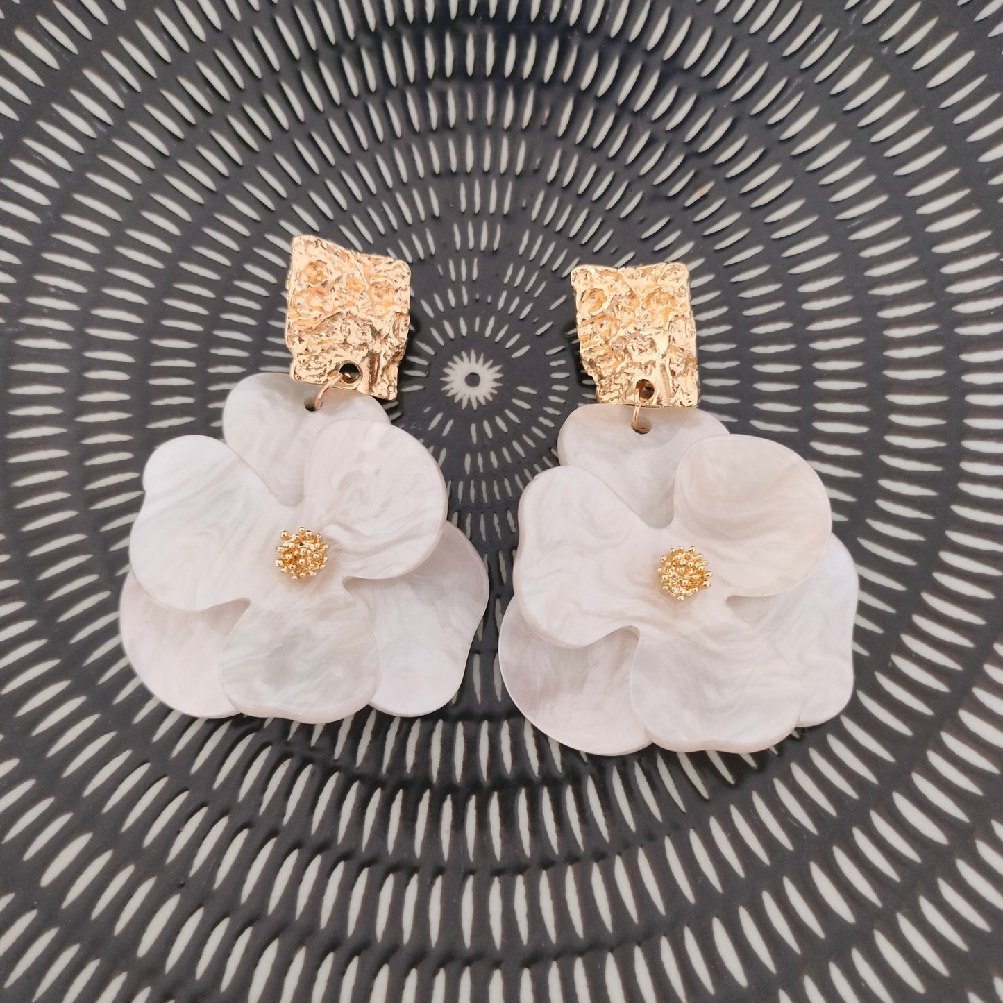 Mother Of Pearl Flower Design Earring