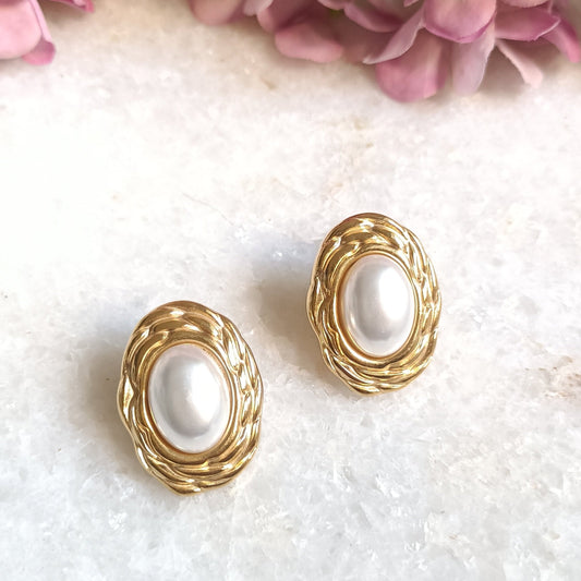 White Diamond With Golden Stud Earring