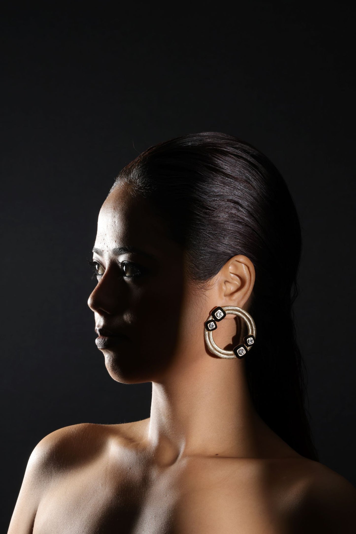 Wired circular shape earring