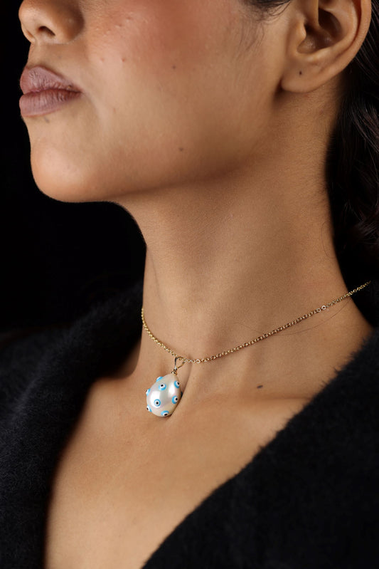 Cable chain with small attractive pendent