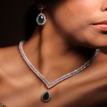 Emerald Stone Neckpiece With Earring