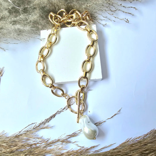 Golden Chain Neckpiece With Pearls