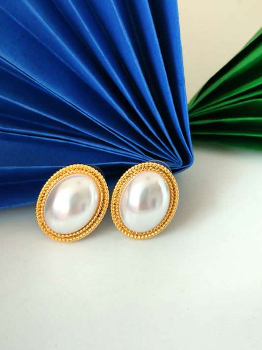 Oval Shape Pearl Stud Earring