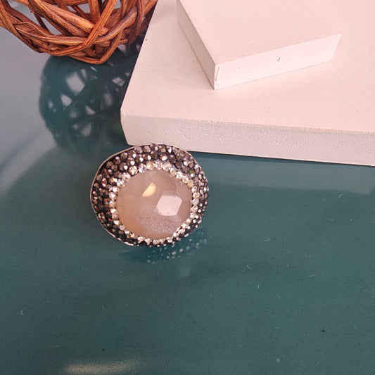 Black Stone Round With Pearl Ring