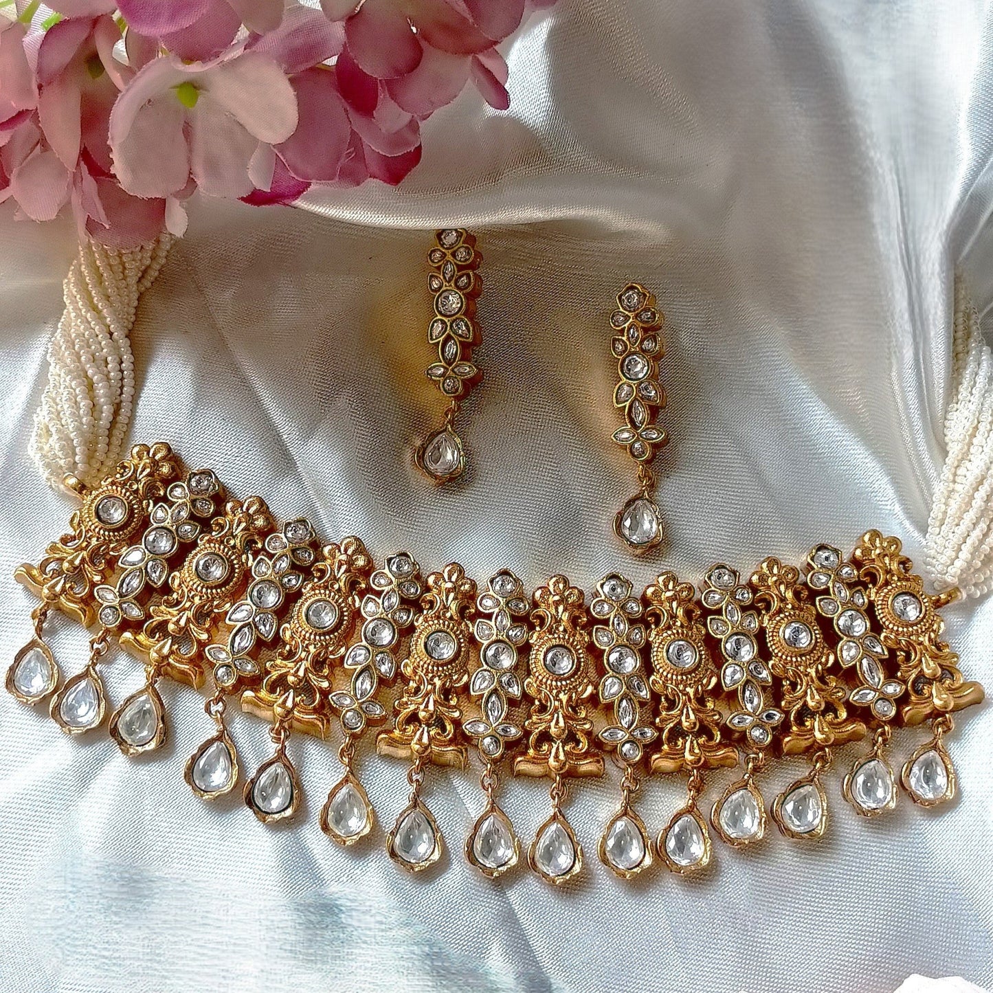 Gold toned metal work choker style neckpiece
