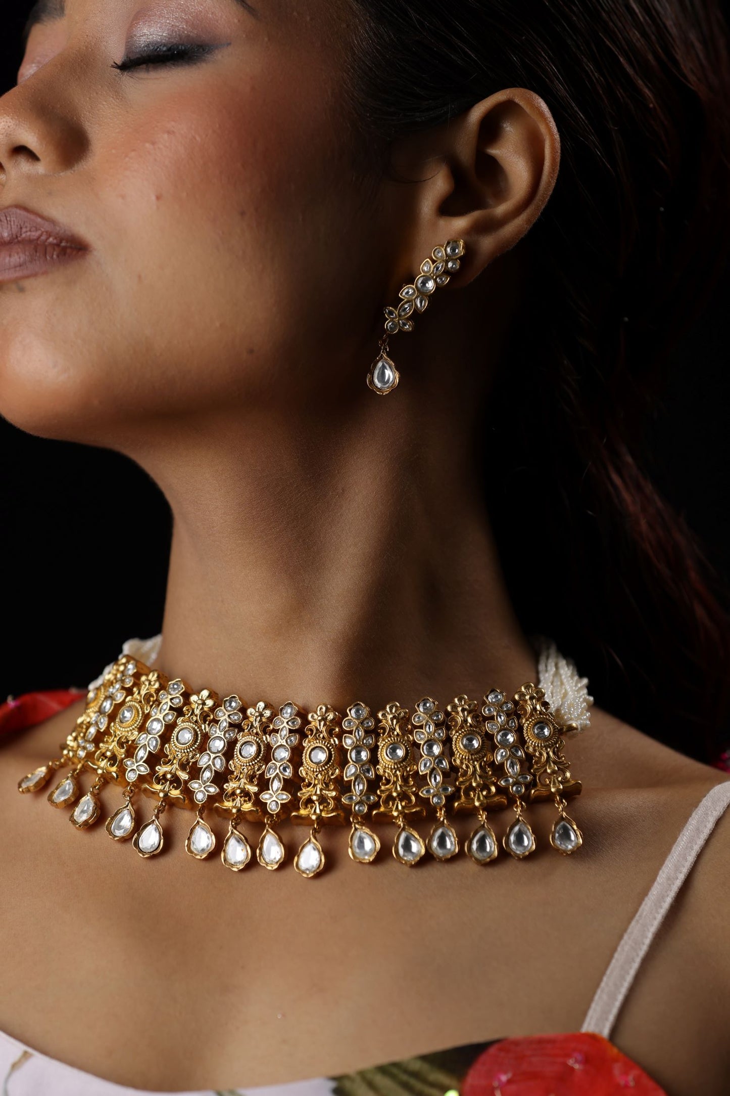 Gold toned metal work choker style neckpiece