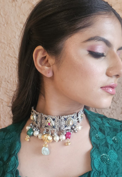 Choker Neckpiece With Pearls