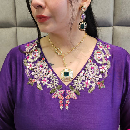 Emerald stone neckpiece