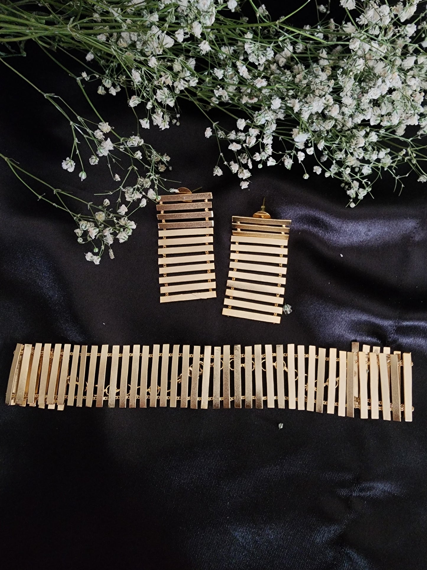 Plain Golden Neckpiece