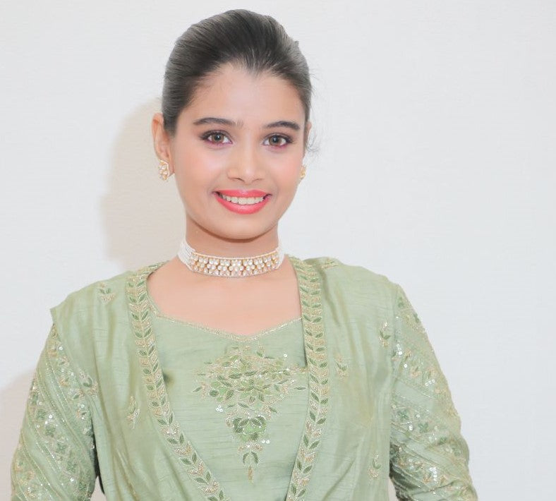 Small Choker Neckpiece