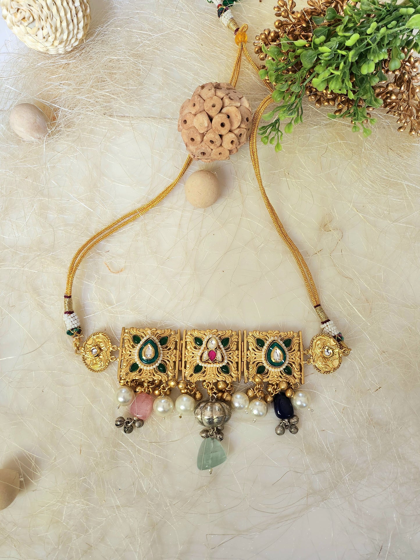 Choker Neckpiece With Pearls
