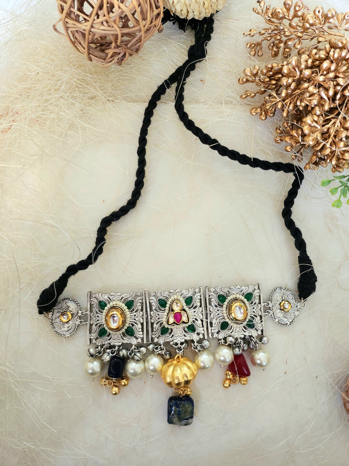 Choker Neckpiece With Pearls