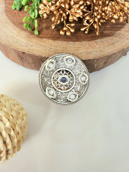 Silver Statement Ring With Kundan