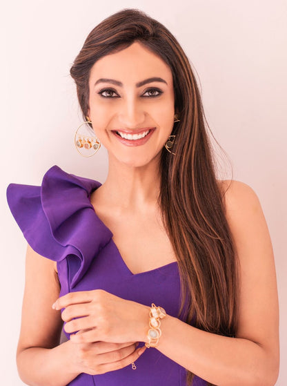 Gold Finish Chain Bracelet With Semi Precious Stone